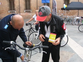 foto campagna targatura bici settembre 2012