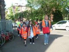 foto della partenza del pedibus scuola V. Randi