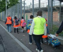 foto della partenza del pedibus scuola V. Randi