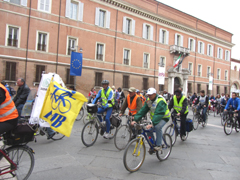 foto sciame di biciclette 2012