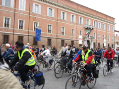 foto sciame di biciclette 2012