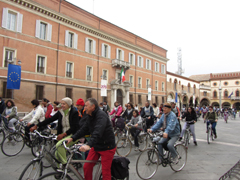 foto sciame di biciclette 2012