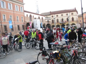 foto sciame di biciclette 2013