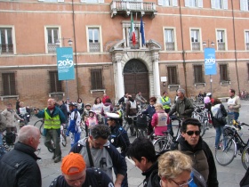 foto sciame di biciclette 2013