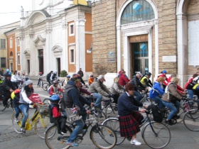 foto sciame di biciclette 2013