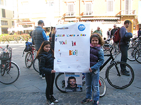 foto sciame di biciclette 2014