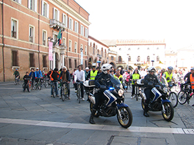 foto sciame di biciclette 2014