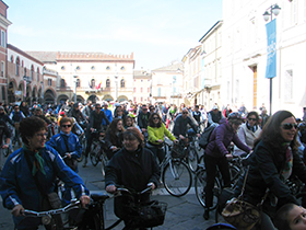 foto sciame di biciclette 2014