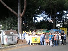 foto pulizia parco scuola pascoli di sant'alberto